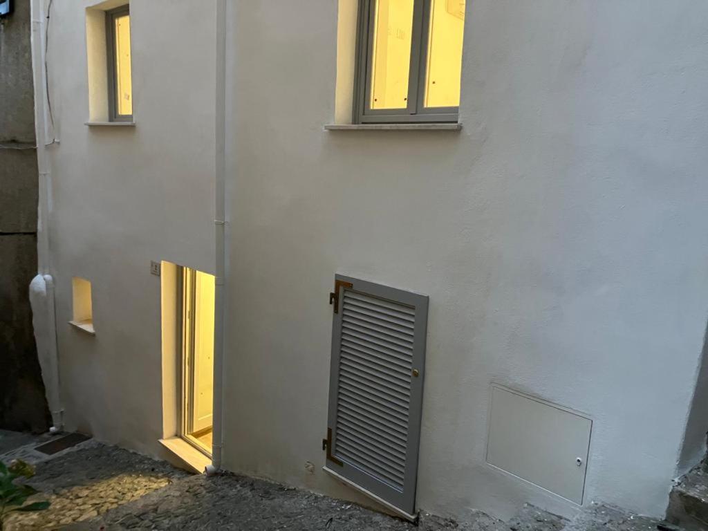 カステルサルド Residenza Nel Borgo L'Appusentu Bed & Breakfast エクステリア 写真